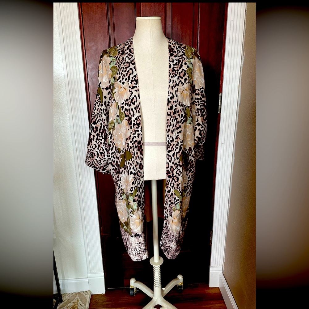 Chicos, exquisite, leopard and floral kimono